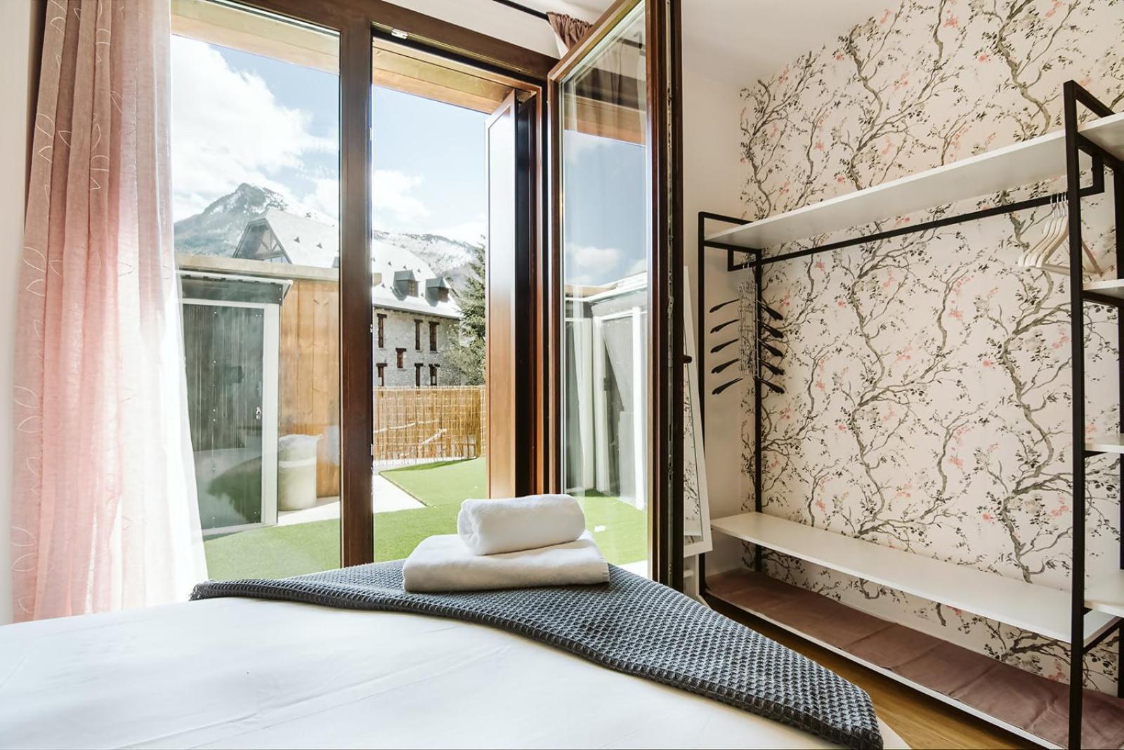 Casa Rosana Apartamento De Diseno Con Terraza Sallent de Gállego Exterior foto